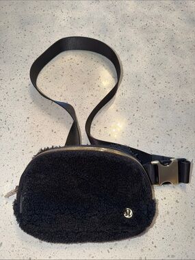 Lululemon Black Sherpa Belt Bag
